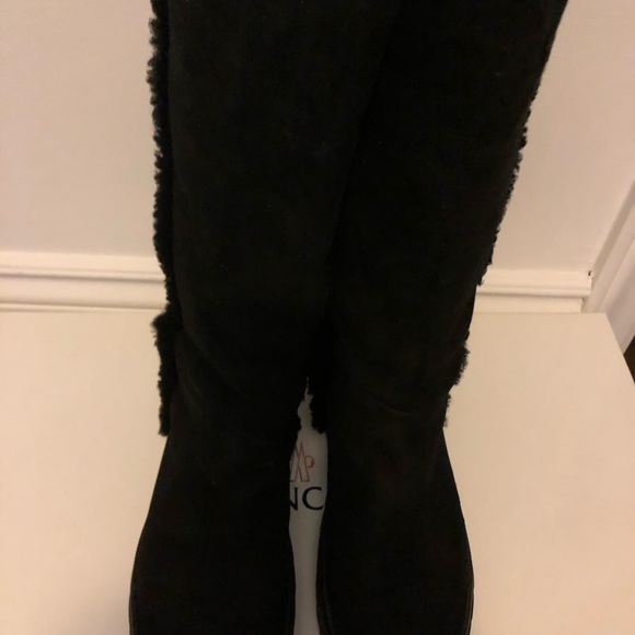 Moncler size 8 sheep fur winter boots - Picture 4 of 4